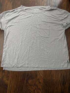American Eagle Soft & Sexy Short Sleeve Pocket Tee